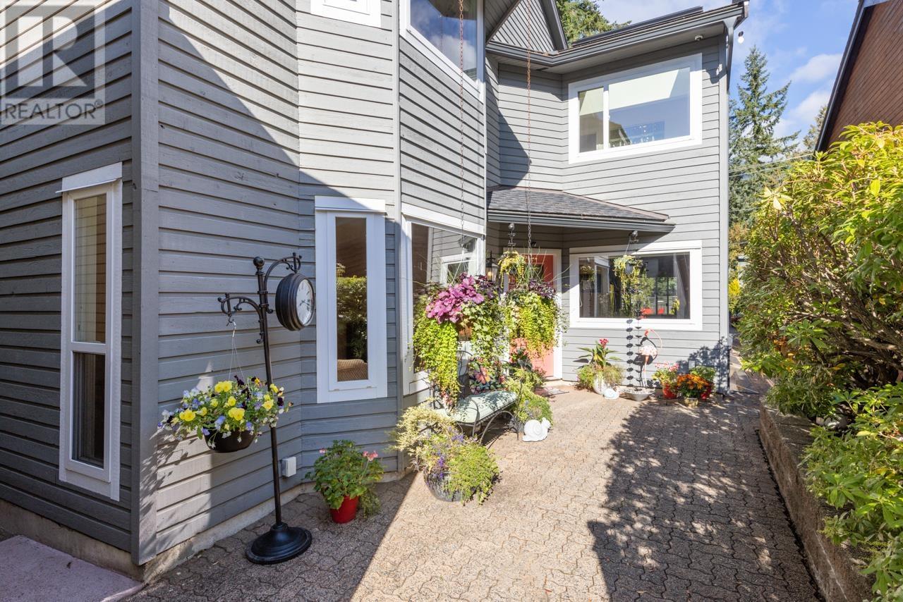 980 MONTROYAL BOULEVARD|North Vancouver, British Columbia V7R2H2