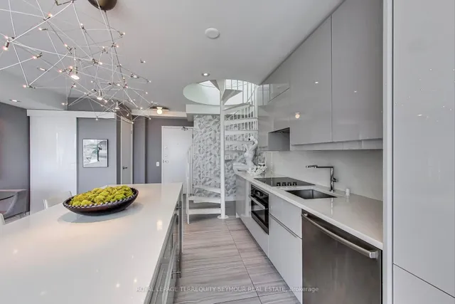 Additional image 15 of 77 Lombard St Unit PH3