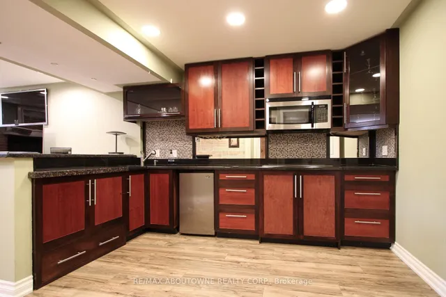 Additional image 29 of 160 Paris St