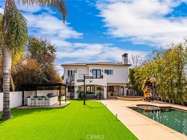 23123 Oxnard St, Woodland Hills, CA 91367