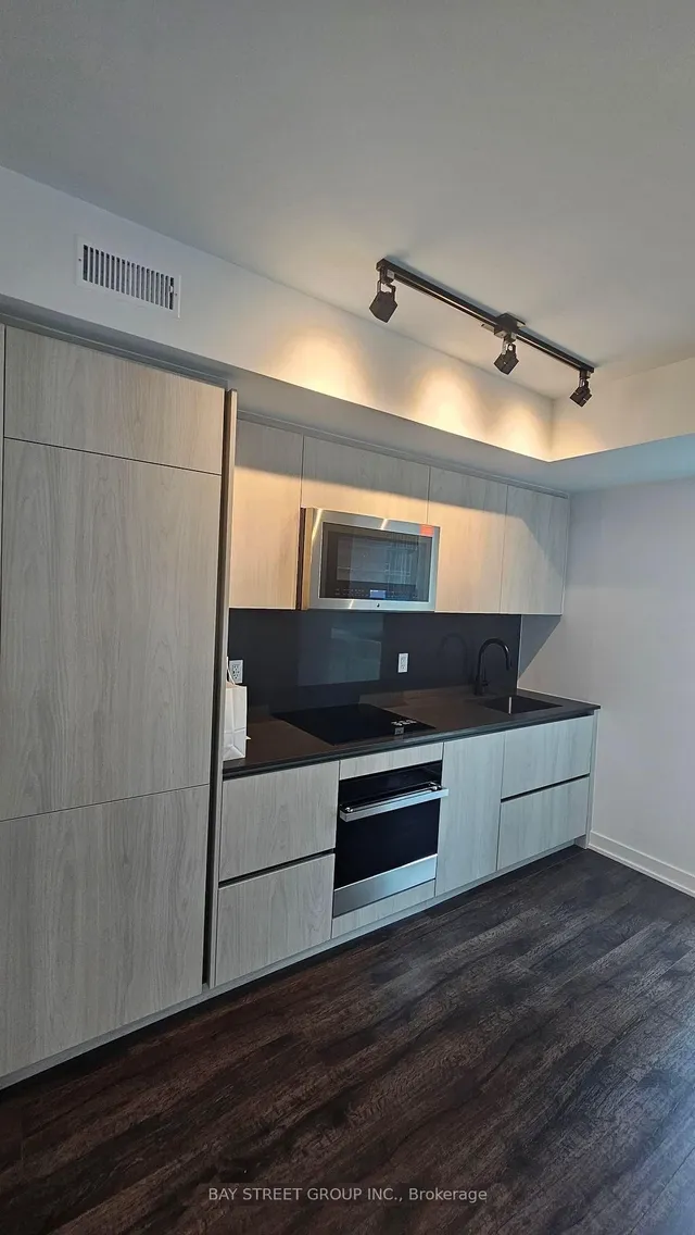 Additional image 10 of 327 King St Unit 702