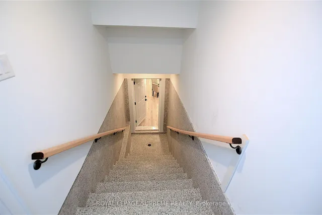 房产图片 27 - 514 Petawawa Cres