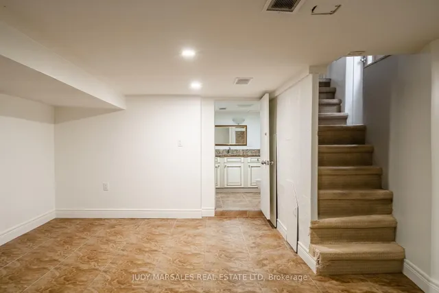 Additional image 27 of 29 Case St