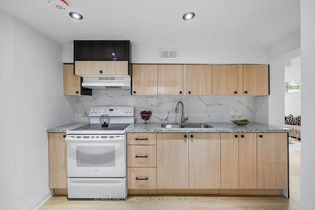 Additional image 26 of 16 Florida Cres