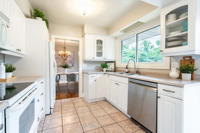 Additional image 9 of 5195 Cedarbook Cres