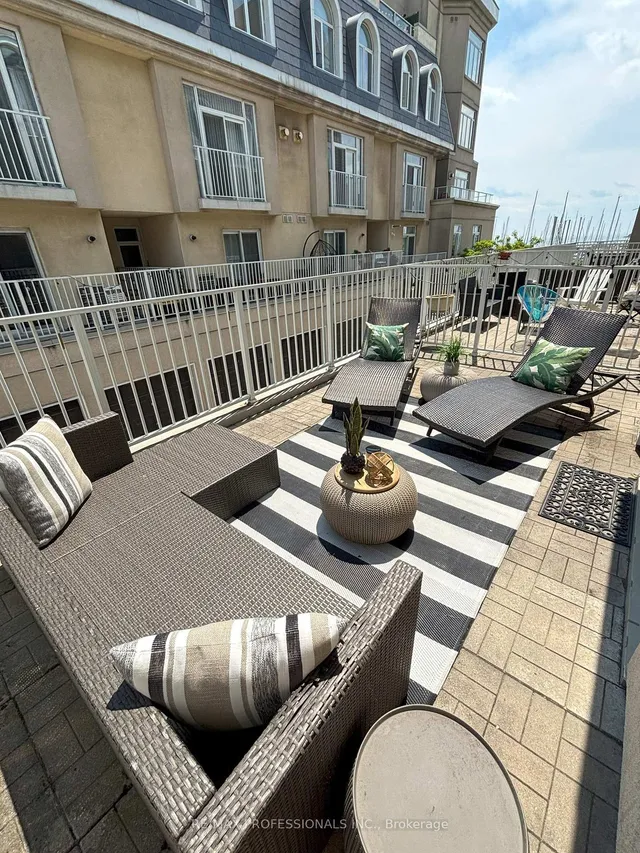 Additional image 21 of 36 Stadium Rd Unit 562