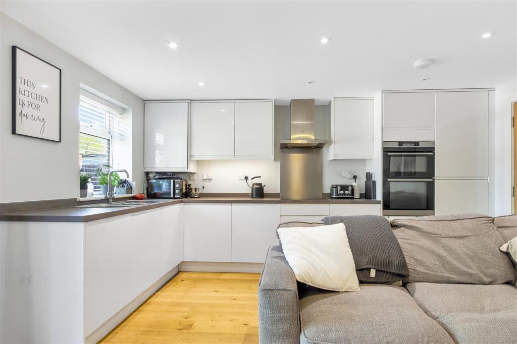 Additional image 5 of Somers Square, Welham Green