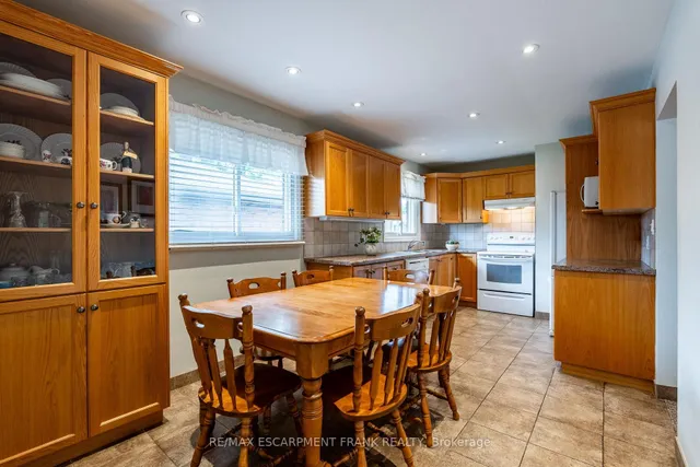 Additional image 10 of 6 DEAN Ave