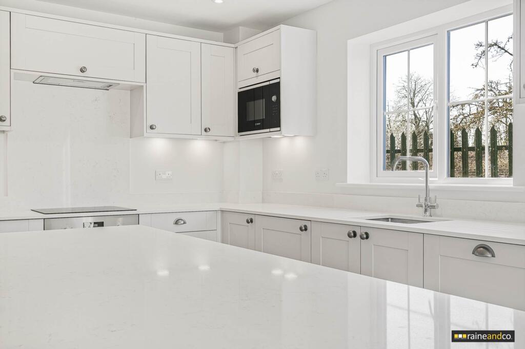 Additional image 6 of Bull Stag Green, Hatfield