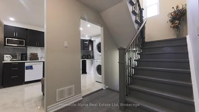 Additional image 4 of 3 Floribunda Cres