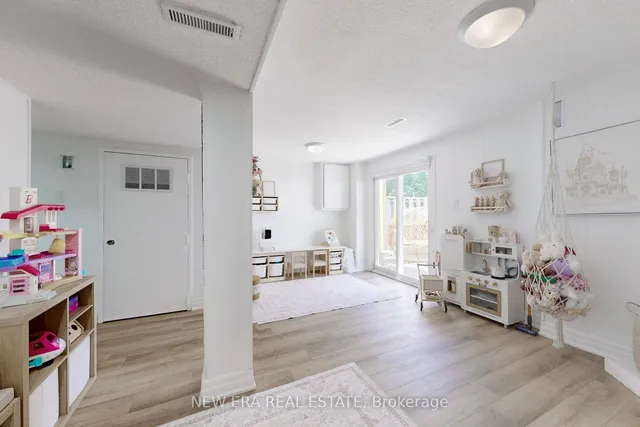 房产图片 37 - 1951 Rathburn Rd 单元 5