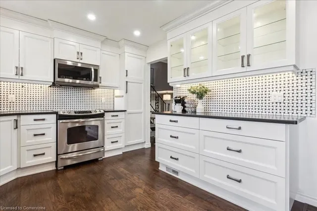 Additional image 24 of 34 Strathcona Cres