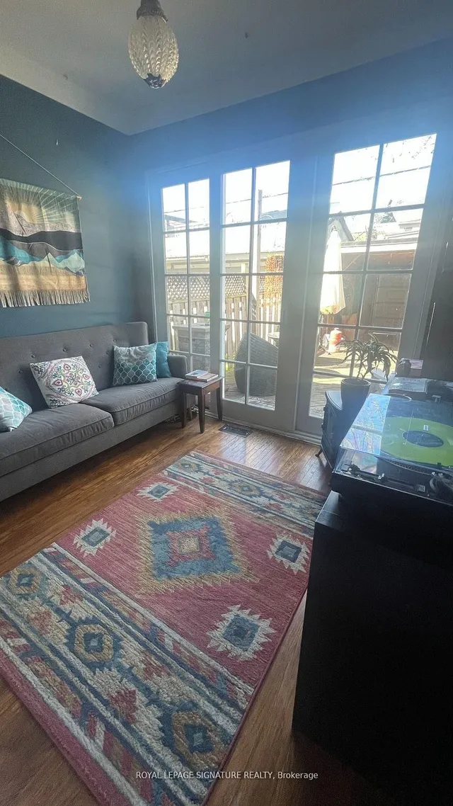 Additional image 12 of 102 Montrose Ave