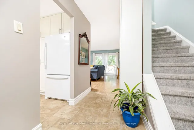 Additional image 6 of 633 Woodward Ave