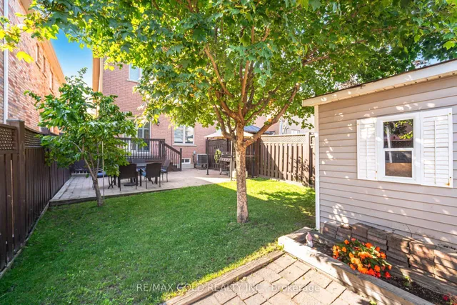 Additional image 33 of 28 Versailles Cres