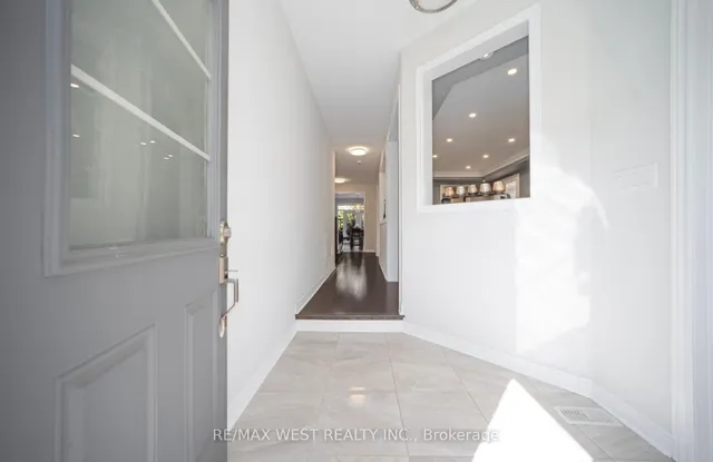 房产图片 10 - 198 Jessie Caverhill Pass