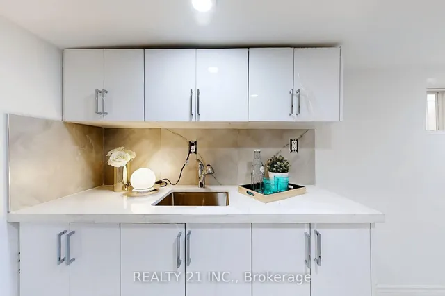 Additional image 29 of 92 King Edward Ave Ave