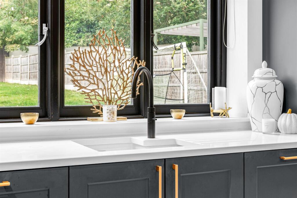 Additional image 5 of Canonsfield Road, Welwyn