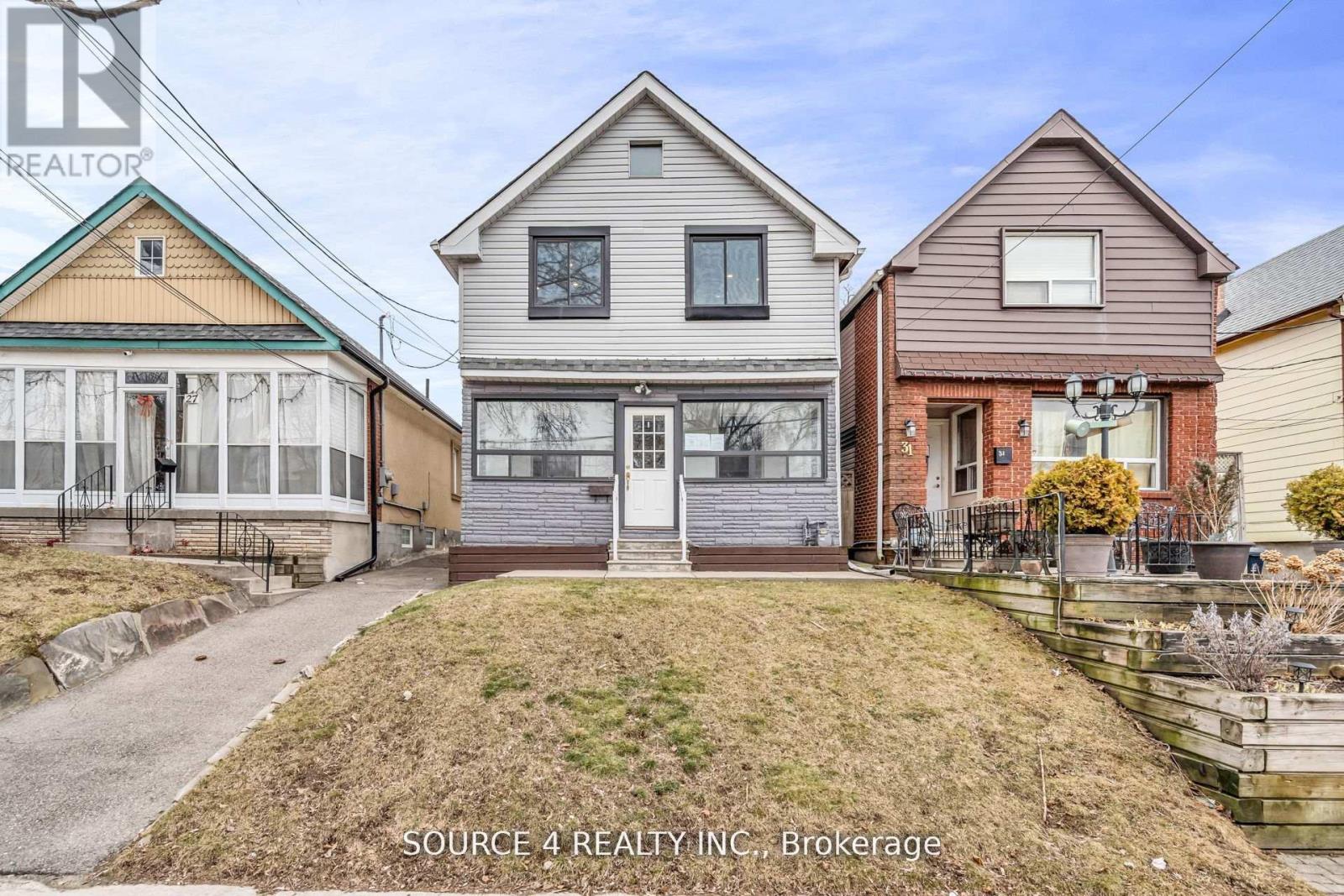 29 HILLARY AVENUE|Toronto (Keelesdale-Eglinton West), Ontario M6N2B9