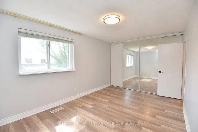 Additional image 32 of 459 Woodview Rd Unit 4