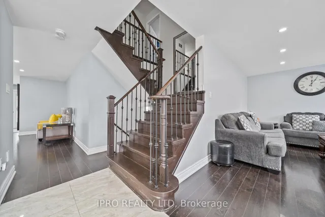 Additional image 10 of 14 Saddleback Sq