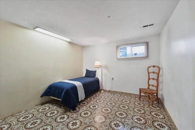 Additional image 30 of 25 Farrell Ave