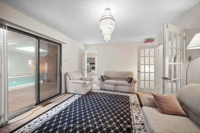 Additional image 18 of 7 Vogue Cres