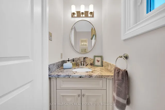 房产图片 24 - 12 Vance Cres