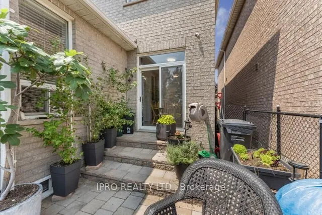 Additional image 36 of 792 Ledbury Cres