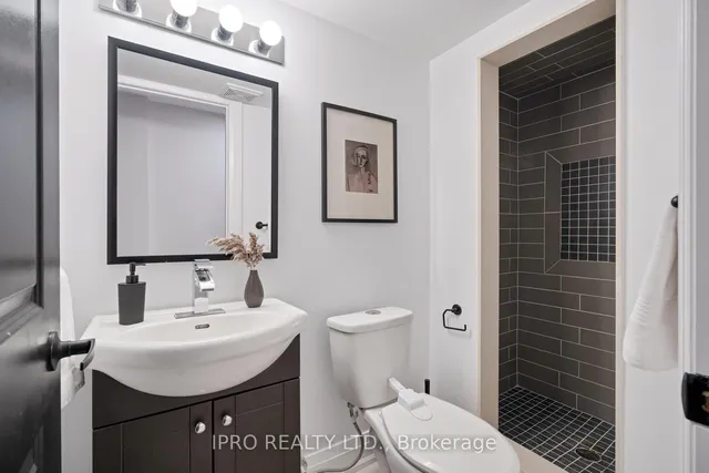 Additional image 33 of 86 Roosevelt Rd