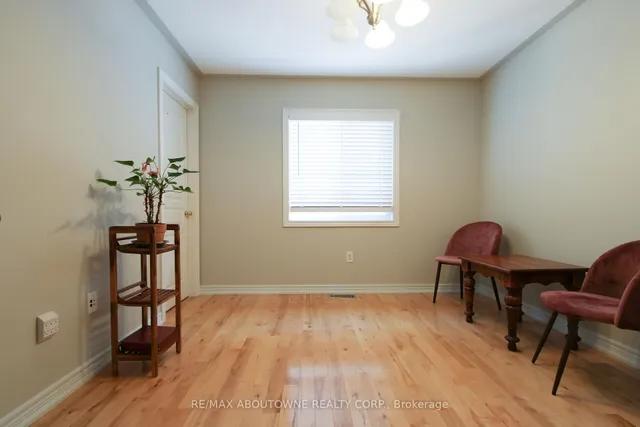 Additional image 23 of 160 Paris St