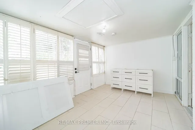 Additional image 6 of 2901 Jane St Unit Unit 106