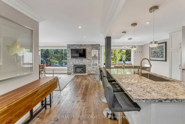 Additional image 14 of 53 Decarie Circ