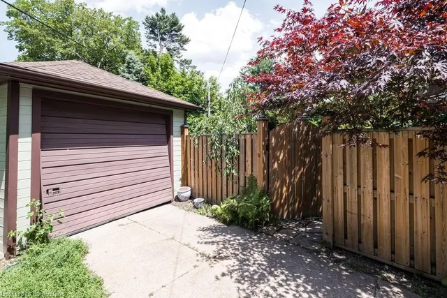 Additional image 41 of 39 Maplewood Ave