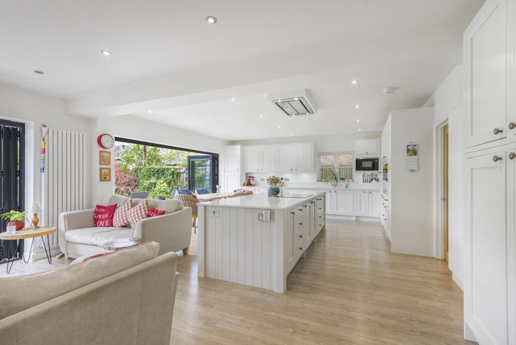 Additional image 22 of Bucknalls Drive, Bricket Wood, St. Albans, Hertfordshire, AL2