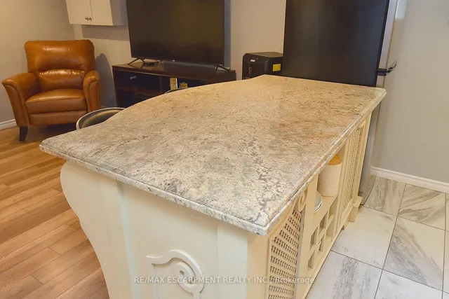 Additional image 32 of 45 Dunkirk Ave