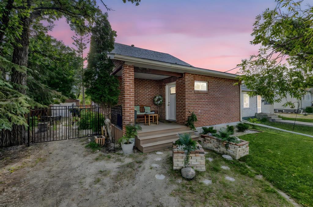 318 McLean Street|Winnipeg, Manitoba R3R0V7