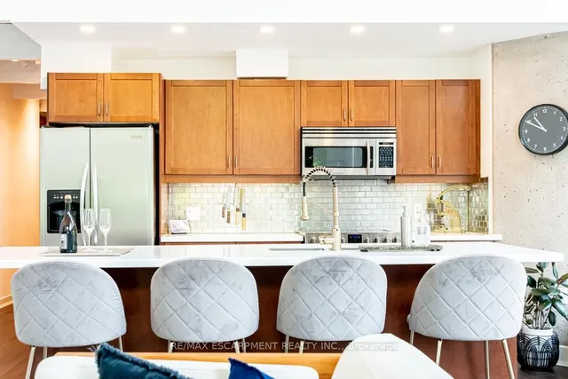 Additional image 17 of 66 Bay St Unit 102