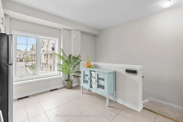 Additional image 5 of 215 Dundas St Unit 53