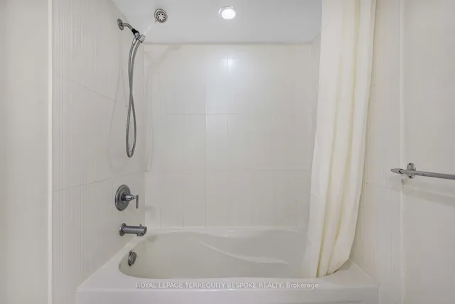 Additional image 19 of 25 Capreol Crt Unit 2102
