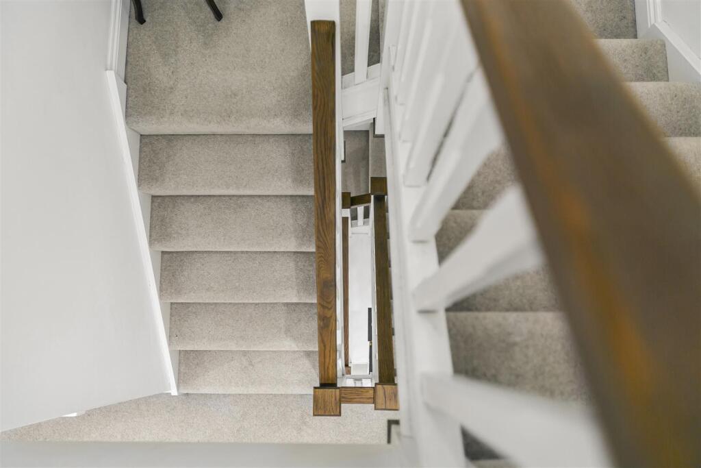 Additional image 15 of Green Close, Brookmans Park, AL9