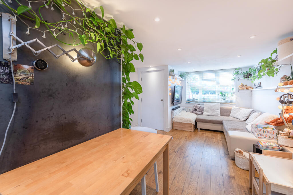 Additional image 3 of Bennetts Close, Colney Heath, St Albans, Hertfordshire, AL4