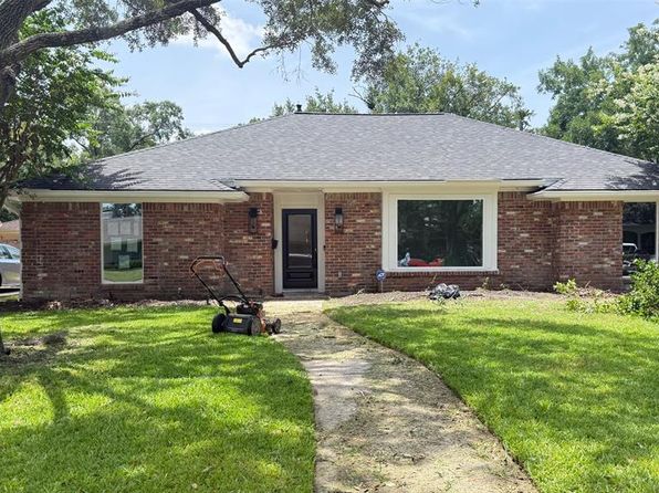 10047 Meadow Lake Ln, Houston, TX 77042