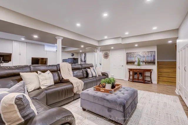 Additional image 42 of 235 Jessie Caverhill Passage