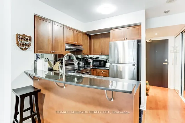 Additional image 4 of 230 King St Unit 911