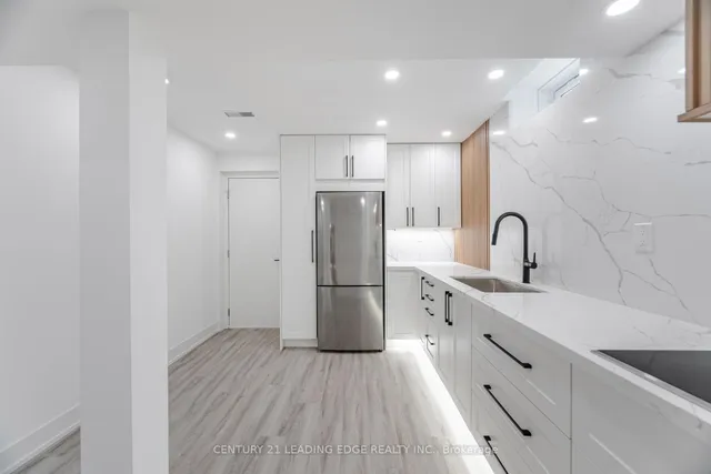 Additional image 35 of 34 Royal Links Circ