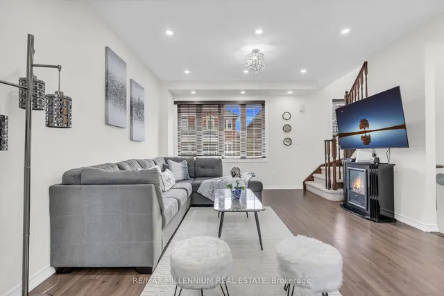 Additional image 12 of 14 Kayak Hts