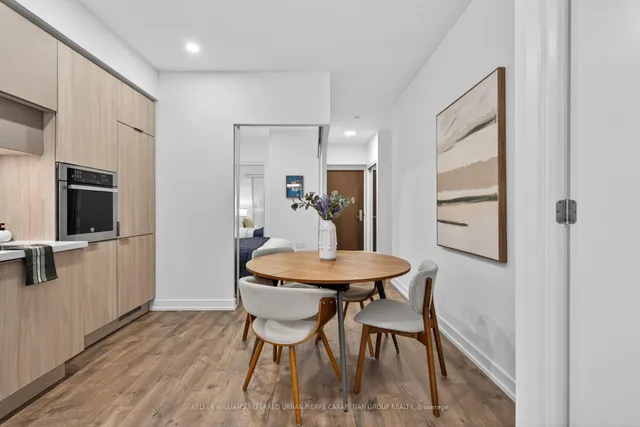 Additional image 15 of 39 Roehampton Ave Unit 408