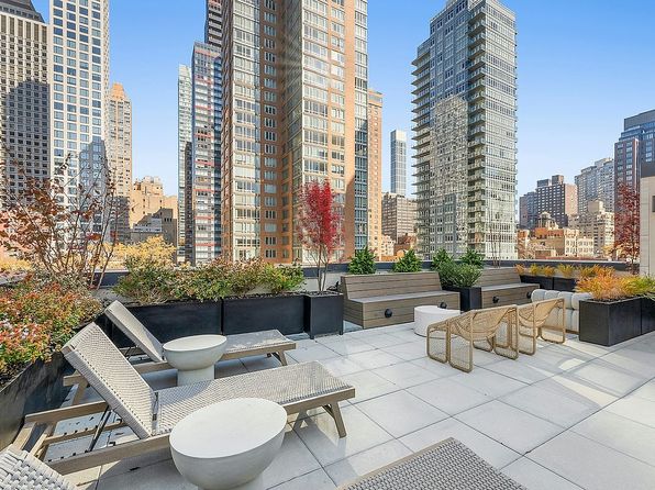 244 E 52nd St, New York, NY 