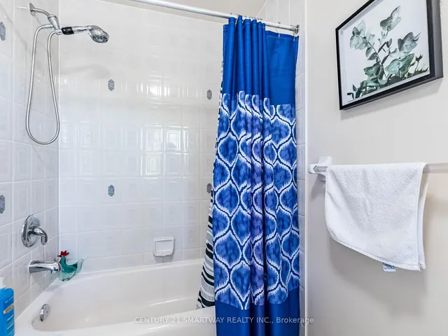 Additional image 28 of 38 Bottlebrush Dr